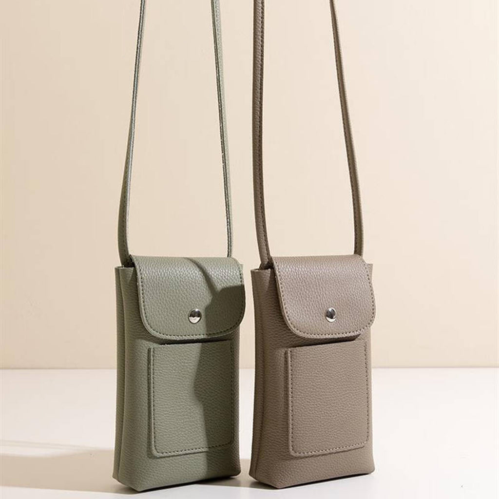 Casual Phone Carrier, Street-Ready Style