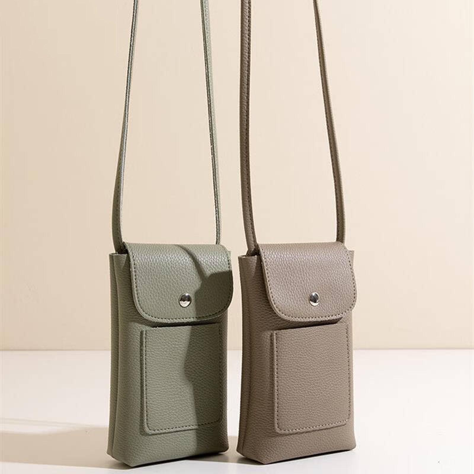 Casual Phone Carrier, Street-Ready Style